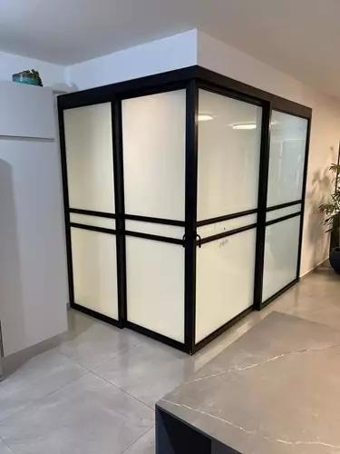 התקנת ויטרינה